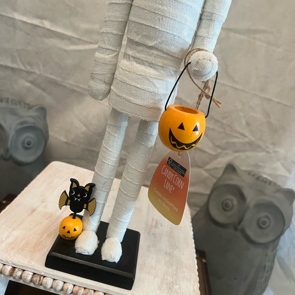 Candy Cane Lane Mummy Decor - Picture 4 of 6